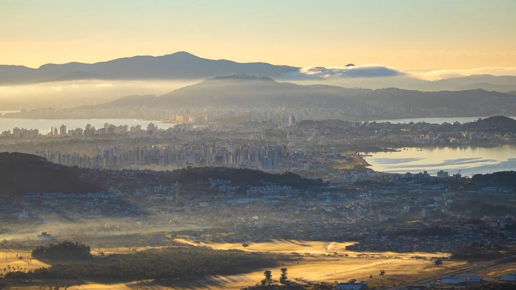 Cume da Serra Fina ao amanhecer, vista aérea